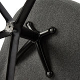 The image shows a conference chair, characterized by its ergonomic design suitable for office settings. The chair features a black base with a five-point star design and a gray felt backrest. The construction appears sturdy, highlighting a blend of modern aesthetics and functionality.